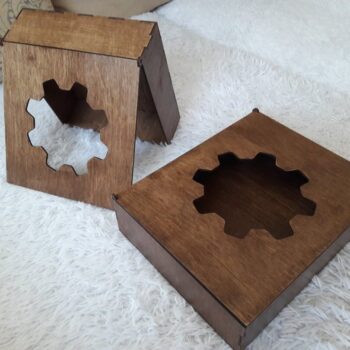 Intra απο ξύλο plywood 3mm-4mm πάχος - Κουτί από κόντρα πλακέ με εργαλεία Δίασταση 30x30 cm Intraeaxys-pok3dxd7 - Image 1