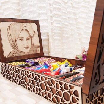 Intra απο ξύλο plywood 3mm-4mm πάχος - Εξατομικευμένο κουτί σοκολάτας Δίασταση 30x30 cm Intraeaxys-m1d6nmy7 - Image 1