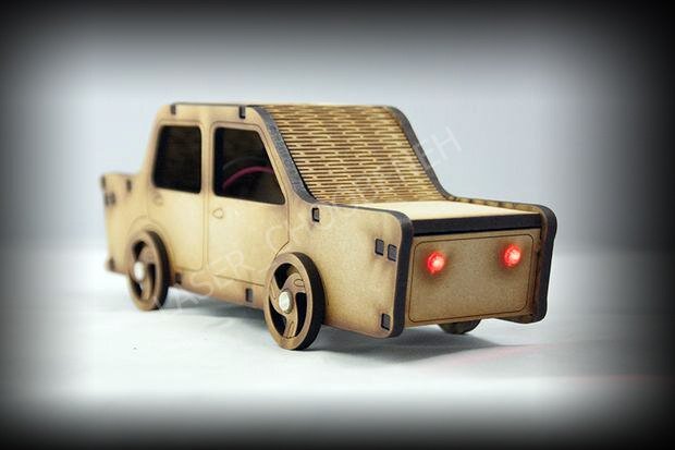 Intra απο ξύλο plywood 3mm-4mm πάχος - Αυτοκίνητο Δίασταση 30x30 cm Intraeaxys-0780wn15