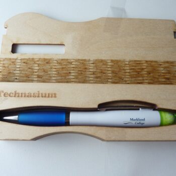 Intra απο ξύλο plywood 3mm-4mm πάχος - Ξύλινη θήκη στυλό Προσωποποιημένη συσκευασία δώρου Δίασταση 30x30 cm Intraeaxys-6o3yg4j7 - Image 1