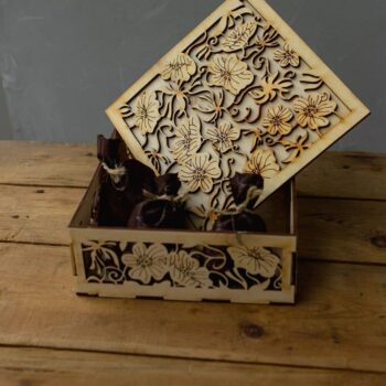 Intra απο ξύλο plywood 3mm-4mm πάχος - Ξύλινο διακοσμητικό κουτί δώρου Δίασταση 30x30 cm Intraeaxys-e1gklzxo - Image 4