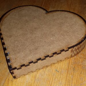 Intra απο ξύλο plywood 3mm-4mm πάχος - Πρότυπο ξύλινο κουτί καρδιών Δίασταση 30x30 cm Intraeaxys-joed0j51