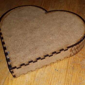 Intra απο ξύλο plywood 3mm-4mm πάχος - Πρότυπο ξύλινο κουτί καρδιών Δίασταση 30x30 cm Intraeaxys-joed0j51 - Image 1