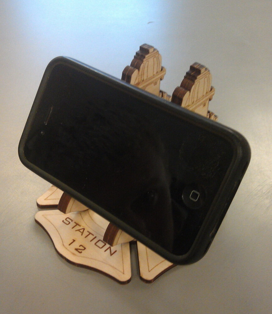 Intra απο ξύλο plywood 3mm-4mm πάχος - Βάση τηλεφώνου πυροσβέστη Δίασταση 30x30 cm Intraeaxys-p7ymy2z7