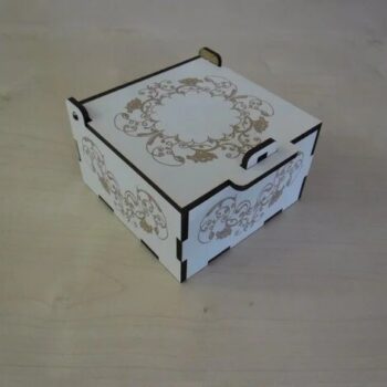 Intra απο ξύλο plywood 3mm-4mm πάχος - Χαραγμένο μικρό κουτί με καπάκι και κλειδαριά Δίασταση 30x30 cm Intraeaxys-qommw0ro - Image 1