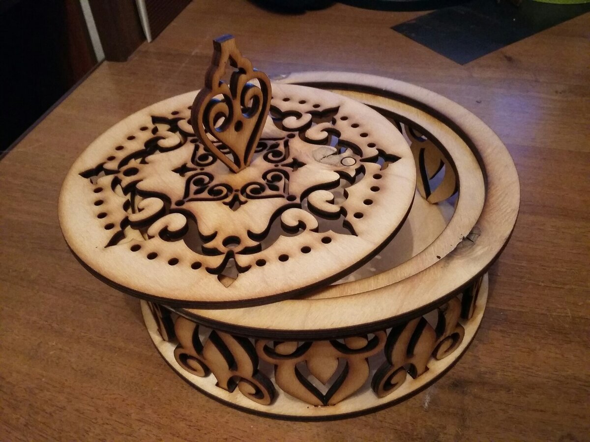 Intra απο ξύλο plywood 3mm-4mm πάχος - Μπομπονιέρα με καπάκι Δίασταση 30x30 cm Intraeaxys-91jdwk41