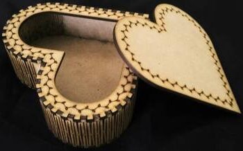 Intra απο ξύλο plywood 3mm-4mm πάχος - Κουτί σε σχήμα καρδιάς Δίασταση 30x30 cm Intraeaxys-zo9yerx7 - Image 1