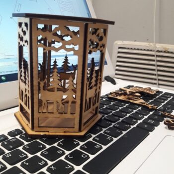 Intra απο ξύλο plywood 3mm-4mm πάχος - Χριστουγεννιάτικο Φωτιστικό Νυχτερινό Φανάρι Ελαφιού 3mm Κόντρα πλακέ Δίασταση 30x30 cm Intraeaxys-eo4q2ld7 - Image 1