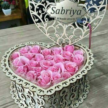 Intra απο ξύλο plywood 3mm-4mm πάχος - Κουτί σε σχήμα καρδιάς με καπάκι Δίασταση 30x30 cm Intraeaxys-e1gkp3vo - Image 1