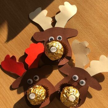 Intra απο ξύλο plywood 3mm-4mm πάχος - Χριστουγεννιάτικο παιχνίδι ελάφια με καραμέλα Δίασταση 30x30 cm Intraeaxys-67wlpy21 - Image 1