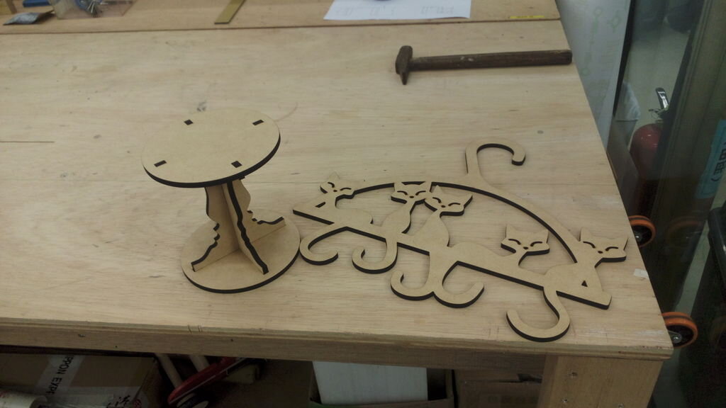 Intra απο ξύλο plywood 3mm-4mm πάχος - Κρεμάστρα ρούχων για γάτες Δίασταση 30x30 cm Intraeaxys-d1lerx7m