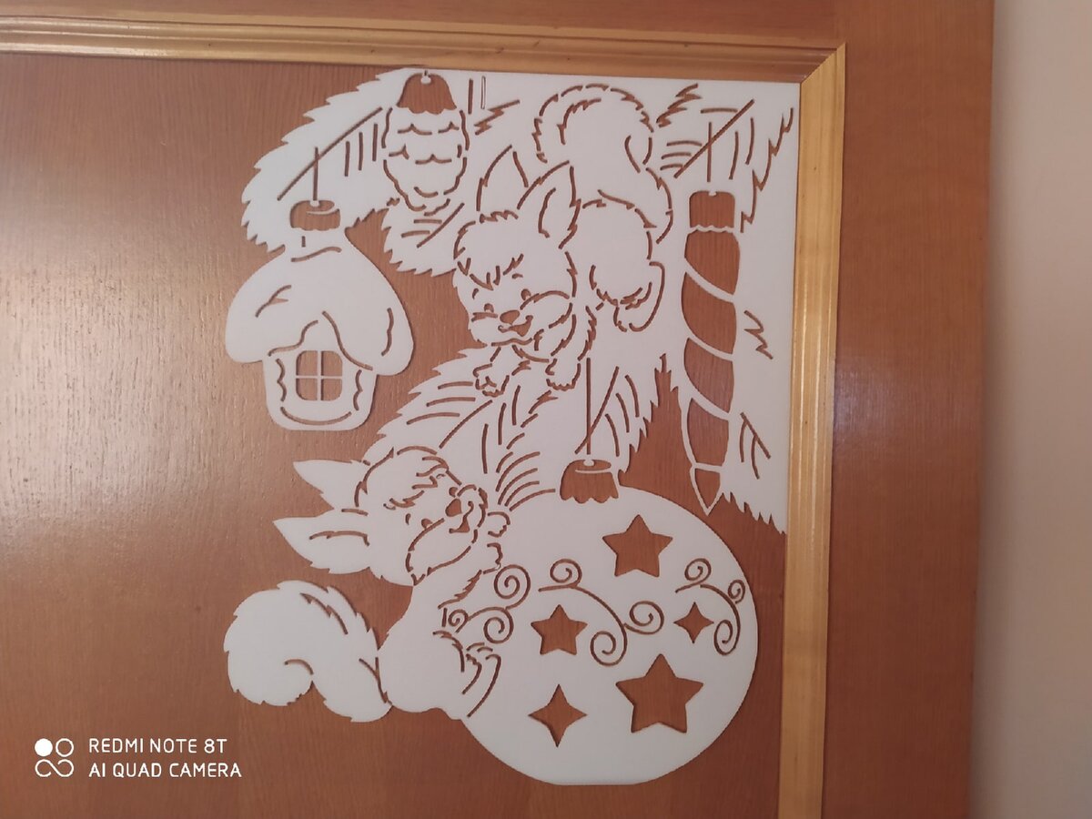 Intra απο ξύλο plywood 3mm-4mm πάχος - Χριστουγεννιάτικη διακόσμηση σκίουρου Δίασταση 30x30 cm Intraeaxys-lopq9x67