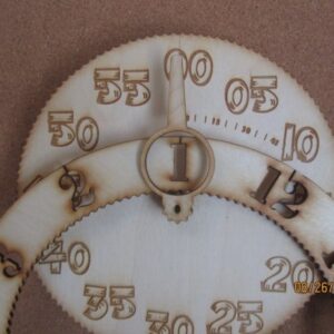 Intra απο ξύλο plywood 3mm-4mm πάχος - Ρολόι με γρανάζια Δίασταση 30x30 cm Intraeaxys-eox8lgx1