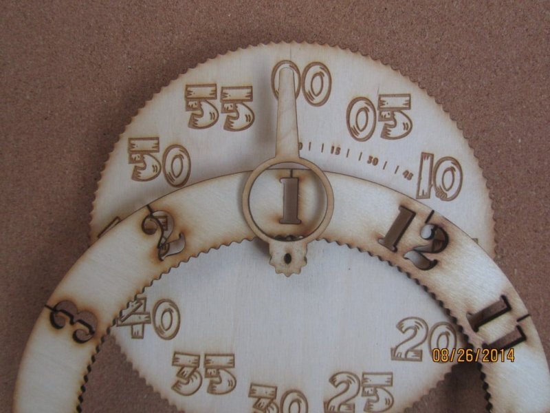 Intra απο ξύλο plywood 3mm-4mm πάχος - Ρολόι με γρανάζια Δίασταση 30x30 cm Intraeaxys-eox8lgx1