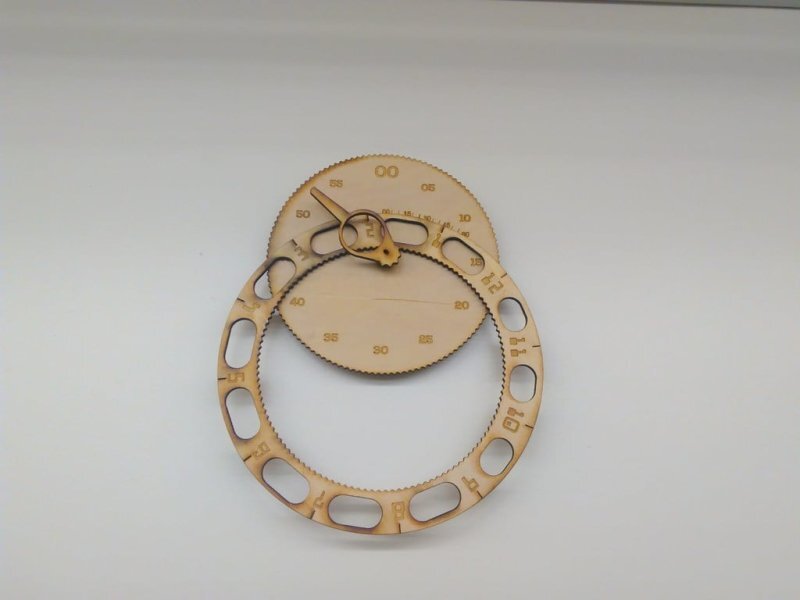 Intra απο ξύλο plywood 3mm-4mm πάχος - Gear O' Clock Δίασταση 30x30 cm Intraeaxys-91jkdn8o