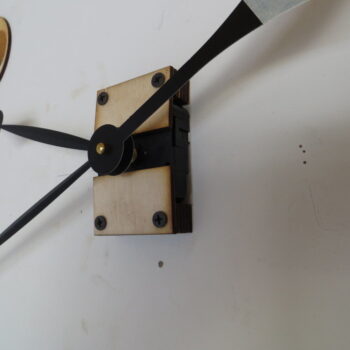 Intra απο ξύλο plywood 3mm-4mm πάχος - Μεγάλο ρολόι τοίχου 20 ιντσών Δίασταση 30x30 cm Intraeaxys-eoxl4dxo - Image 4