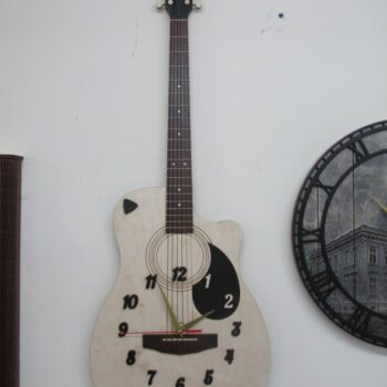 Intra απο ξύλο plywood 3mm-4mm πάχος - Ρολόι τοίχου κιθάρας Δίασταση 30x30 cm Intraeaxys-joedq8n1 - Image 1