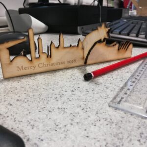 Intra απο ξύλο plywood 3mm-4mm πάχος - Χριστουγεννιάτικο στολίδι Glasgow Skyline Δίασταση 10x10 cm Intraeaxys-51rrkgv1