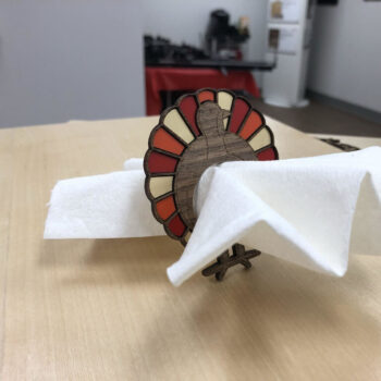 Intra απο ξύλο plywood 3mm-4mm πάχος - Δαχτυλίδι από χαρτοπετσέτα γαλοπούλας Δίασταση 30x30 cm Intraeaxys-ro6yzkn7 - Image 1