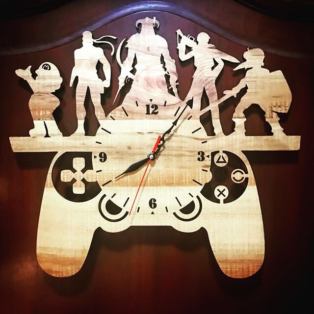 Intra απο ξύλο plywood 3mm-4mm πάχος - Πρότυπο ρολόι τοίχου Gamepad Δίασταση 30x30 cm Intraeaxys-eo0qkgg1