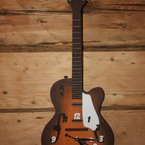 Intra απο ξύλο plywood 3mm-4mm πάχος - Σχέδιο cnc ρολογιού σε σχήμα κιθάρας Δίασταση 30x30 cm Intraeaxys-r7vxqlod