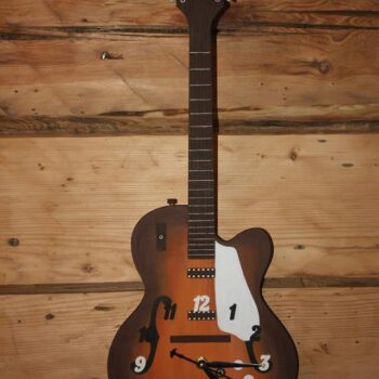 Intra απο ξύλο plywood 3mm-4mm πάχος - Σχέδιο cnc ρολογιού σε σχήμα κιθάρας Δίασταση 30x30 cm Intraeaxys-r7vxqlod - Image 1