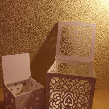 Intra απο ξύλο plywood 3mm-4mm πάχος - Ξύλινο κουτί με μοτίβο λουλουδιών Δίασταση 30x30 cm Intraeaxys-078gv5o5 - Image 1