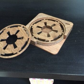 Intra απο ξύλο plywood 3mm-4mm πάχος - Coasters με λογότυπο Star Wars Empire Δίασταση 30x30 cm Intraeaxys-51r8qxd7 - Image 1