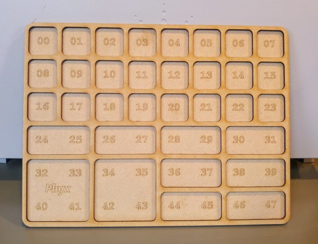 Intra απο ξύλο plywood 3mm-4mm πάχος - Δίσκος εξαρτημάτων Δίασταση 30x30 cm Intraeaxys-voq2q0eo