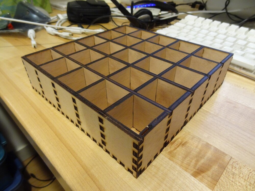 Intra απο ξύλο plywood 3mm-4mm πάχος - Δίσκος θήκης Δίασταση 30x30 cm Intraeaxys-eo20vkq7