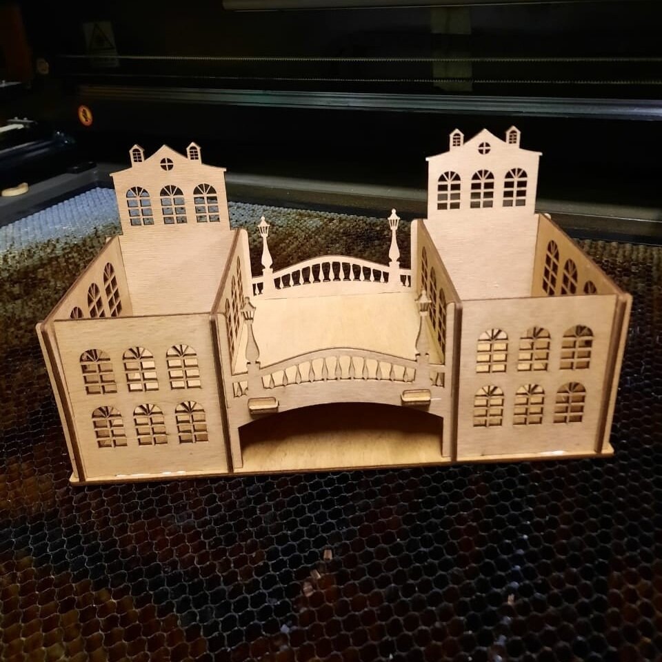 Intra απο ξύλο plywood 3mm-4mm πάχος - Desk Organizer Θέμα Old Town Δίασταση 30x30 cm Intraeaxys-eo20x3l7