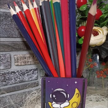 Intra απο ξύλο plywood 3mm-4mm πάχος - Αστροναύτης Μολυβοθήκη Διαστημική Στυλόθήκη 3mm Δίασταση 30x30 cm Intraeaxys-eo4qw697 - Image 1