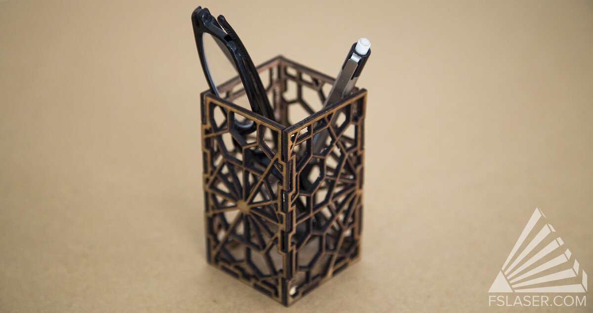 Intra απο ξύλο plywood 3mm-4mm πάχος - Γεωμετρική Μολυβοθήκη Δίασταση 30x30 cm Intraeaxys-voq2z55o