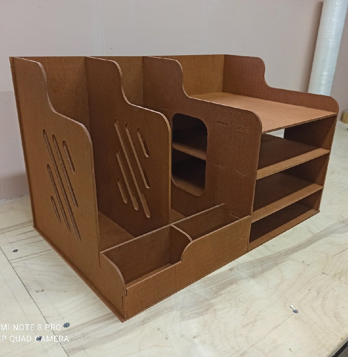 Intra απο ξύλο plywood 3mm-4mm πάχος - Workspace Organizer Desktop File Organizer Paper File Holder Δίασταση 30x30 cm Intraeaxys-51rrkpr1