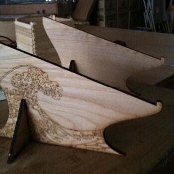 Intra απο ξύλο plywood 3mm-4mm πάχος - Βάση φορητού υπολογιστή με Hokusai Wave Δίασταση 30x30 cm Intraeaxys-078y88mo - Image 1