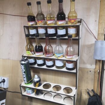 Intra απο ξύλο plywood 3mm-4mm πάχος - Βάση δοχείων ψεκασμού και βάση λίπανσης για τοποθέτηση στον τοίχο Δίασταση 30x30 cm Intraeaxys-lopq8dx7 - Image 1