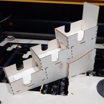 Intra απο ξύλο plywood 3mm-4mm πάχος - Βήμα Display Stand Ράφια λιανικής Δίασταση 30x30 cm Intraeaxys-lopq85z7 - Image 1