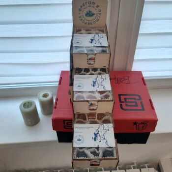 Intra απο ξύλο plywood 3mm-4mm πάχος - Βήμα Display Stand Ράφια λιανικής Δίασταση 30x30 cm Intraeaxys-lopq85z7 - Image 4