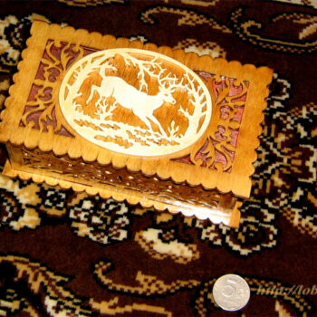 Intra απο ξύλο plywood 3mm-4mm πάχος - Shkatulka S Olenem – Αρχείο PDF Chertezh Δίασταση 30x30 cm Intraeaxys-eo2523o8 - Image 1