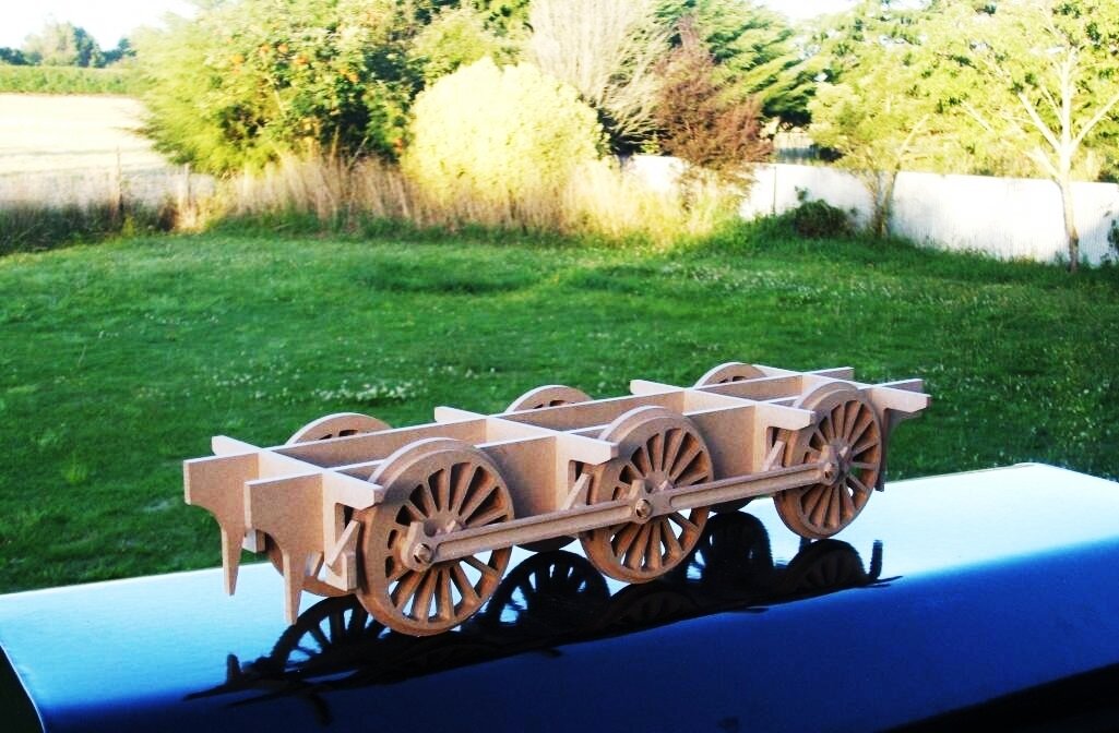 Intra απο ξύλο plywood 3mm-4mm πάχος - Jinty Wheels Δίασταση 30x30 cm Intraeaxys-ro6j527x