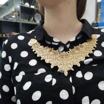 Intra απο ξύλο plywood 3mm-4mm πάχος - Πρότυπο δερμάτινο κολιέ Δίασταση 30x30 cm Intraeaxys-6o3yjgr7 - Image 1