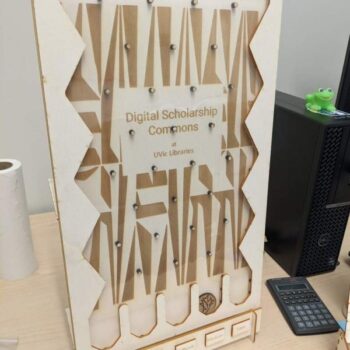 Intra απο ξύλο plywood 3mm-4mm πάχος - Παιχνίδι Plinko Δίασταση 30x30 cm Intraeaxys-eo05qlg1 - Image 1