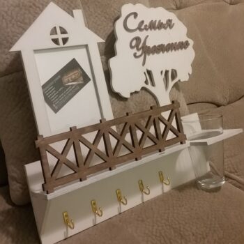 Intra απο ξύλο plywood 3mm-4mm πάχος - Ξύλινη κλειδοθήκη τοίχου με κορνίζα ραφιού Δίασταση 30x30 cm Intraeaxys-qomm8mro - Image 1