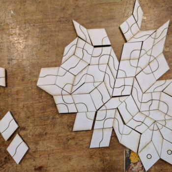 Intra απο ξύλο plywood 3mm-4mm πάχος - Παιχνίδι Penrose Tile Δίασταση 30x30 cm Intraeaxys-e1gkmgyo - Image 1