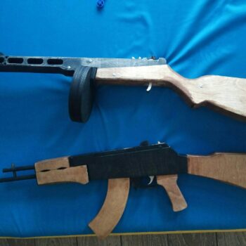 Intra απο ξύλο plywood 3mm-4mm πάχος - Ξύλινο Παιχνίδι Πιστόλι PPSh-41 Δίασταση 30x30 cm Intraeaxys-r7vmzgl7 - Image 1