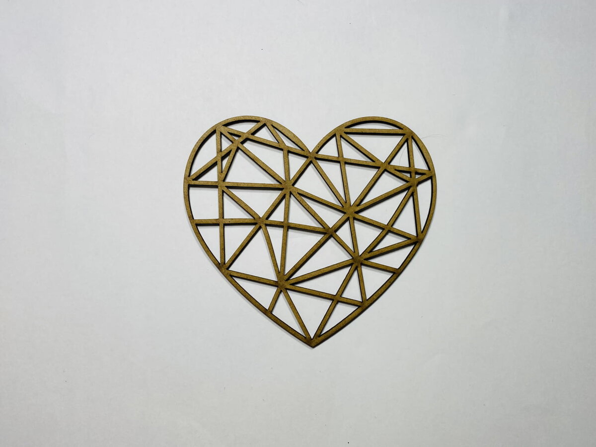 Intra απο ξύλο plywood 3mm-4mm πάχος - Ξύλινη γεωμετρική καρδιά Δίασταση 30x30 cm Intraeaxys-eo4q6yg7