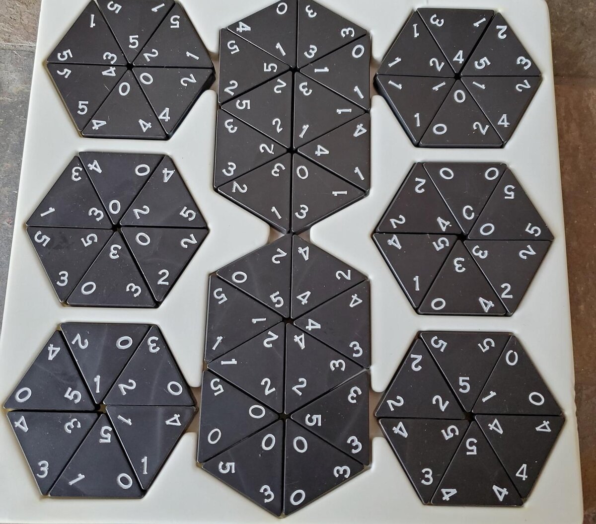 Intra απο ξύλο plywood 3mm-4mm πάχος - Πρότυπο παιχνιδιού Triominos Δίασταση 30x30 cm Intraeaxys-eo20j967