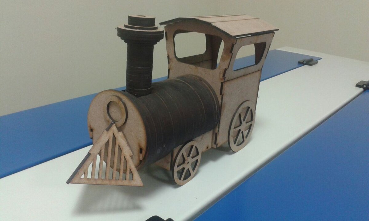 Intra απο ξύλο plywood 3mm-4mm πάχος - Ξύλινο παιχνίδι Locomotive Cut Laser Δίασταση 30x30 cm Intraeaxys-joem0816