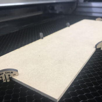 Intra απο ξύλο plywood 3mm-4mm πάχος - Καρφίτσες συγκράτησης κρεβατιού κηρήθρας Δίασταση 30x30 cm Intraeaxys-r1z2e2l1 - Image 1