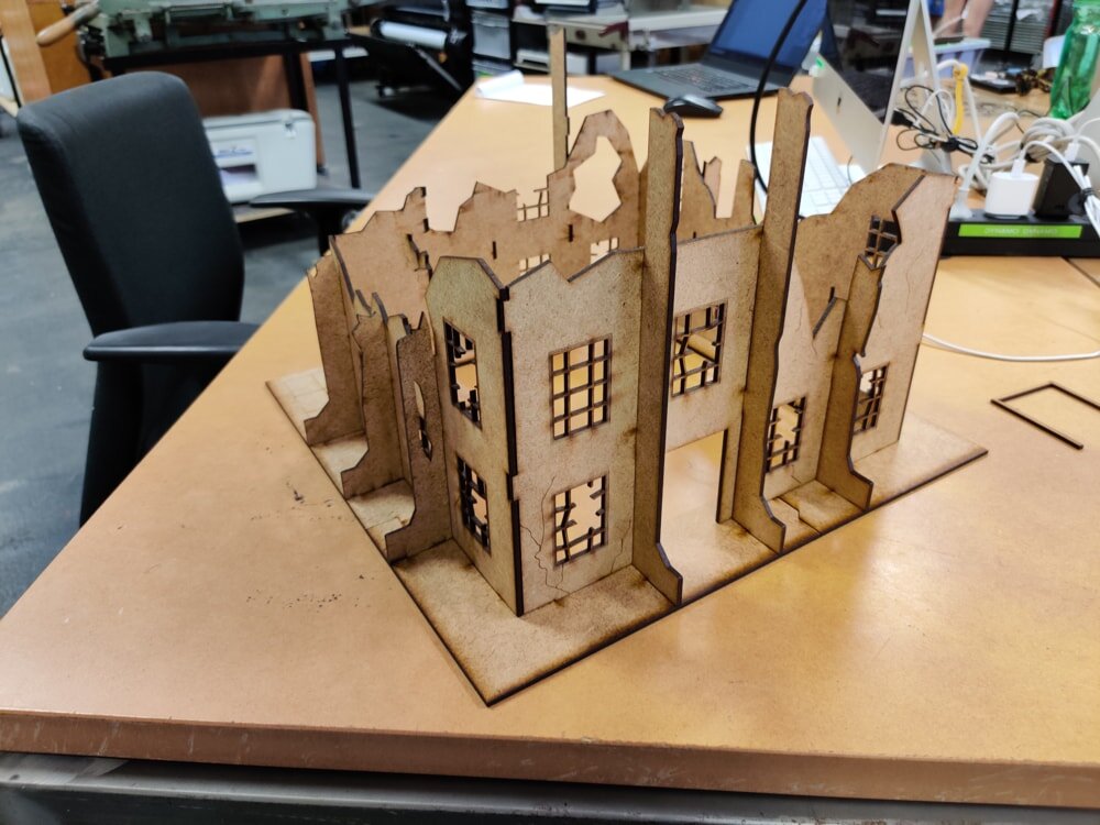 Intra απο ξύλο plywood 3mm-4mm πάχος - Τοπίο κατεστραμμένου κτηρίου Δίασταση 30x30 cm Intraeaxys-joedjl91